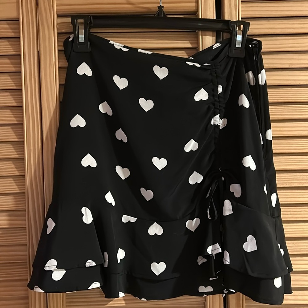 Mi Ami (Francesca’s) Black and White Heart Mini Skirt